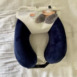 NWT Cloudz Memory Foam Travel Neck Pillow